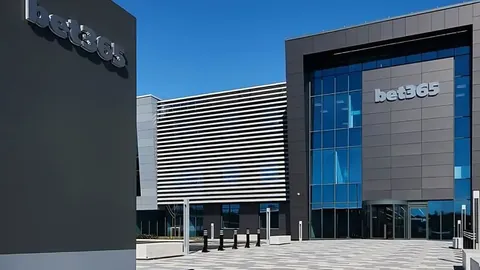 激情对决！曼城逆袭登顶次席，利兹联错失良机，热刺失利跌至积分榜第十冲击！